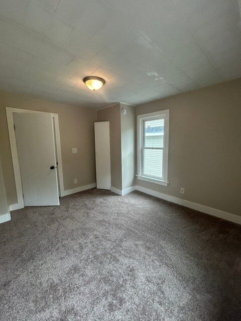 Building Photo - 935 6th St