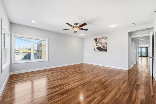 Building Photo - 215 Manhattan Ave