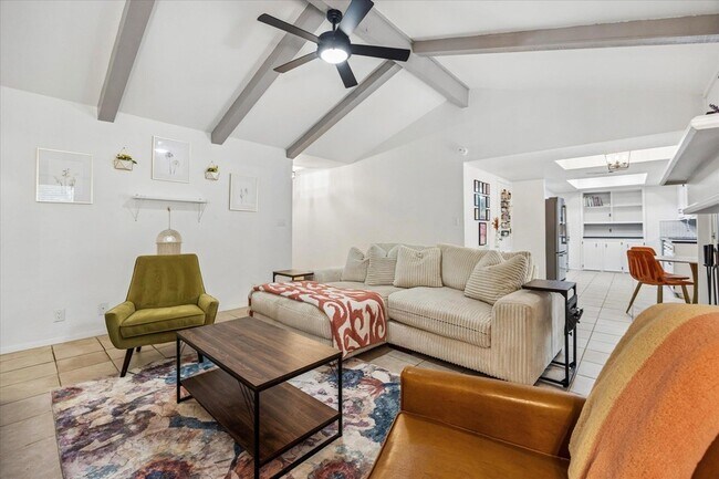 Building Photo - 908 Riddlewood Dr
