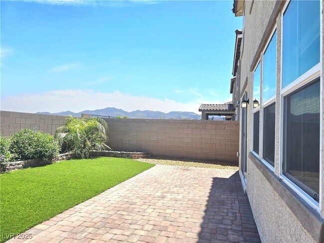 Building Photo - 2406 Bellinzona Pl