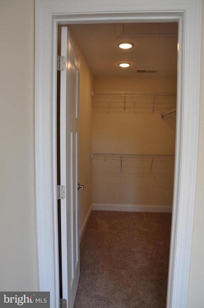 Building Photo - 2045 Valley Ave