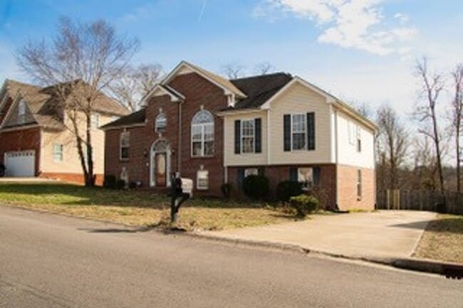 Building Photo - 514 Winding Bluff Way