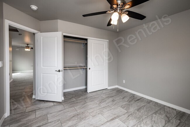 Building Photo - 2185 E Butler Ave