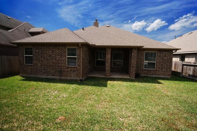 Building Photo - 1067 Cedar Lake Ct
