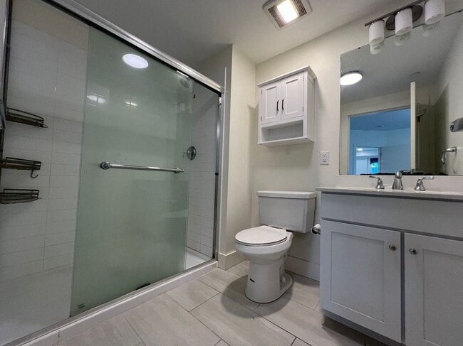 Building Photo - Great 2Br/2Bth apartment in great location ! Laundry in unit!
