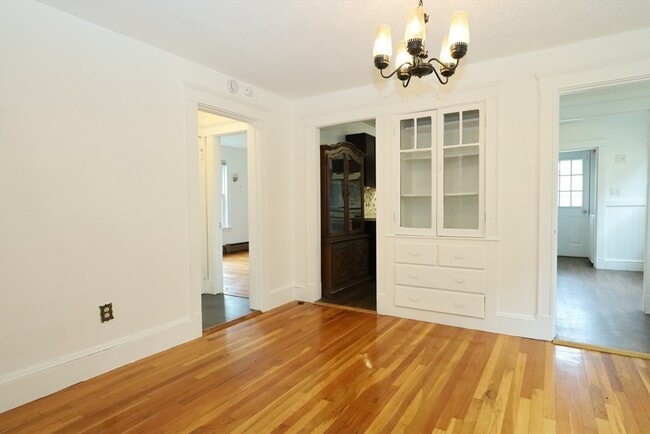 Building Photo - 98 Woodside Ave