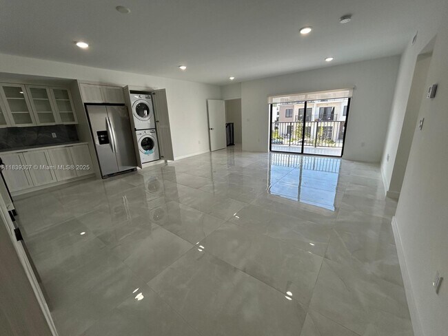 Building Photo - 14560 SW 261 St Ter
