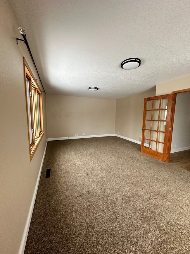 Building Photo - Lovely 3 Bedroom 2 Bath home in great location