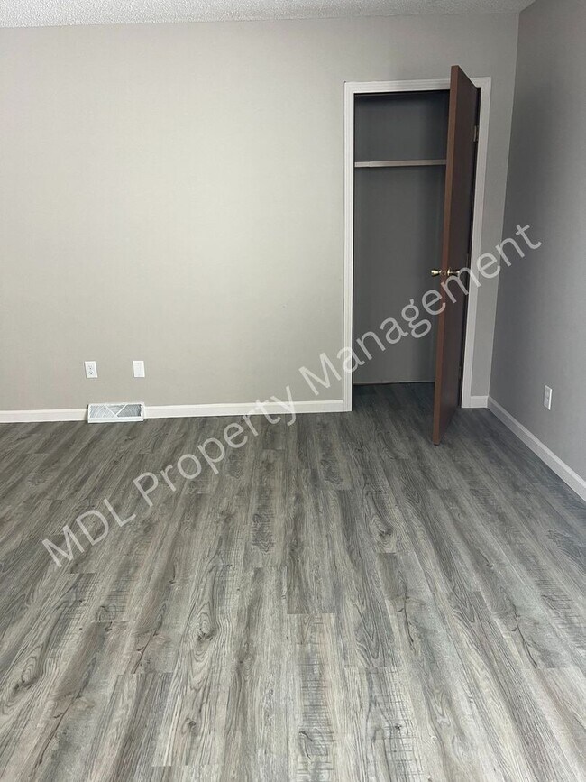 Building Photo - Thomas White Apartments*