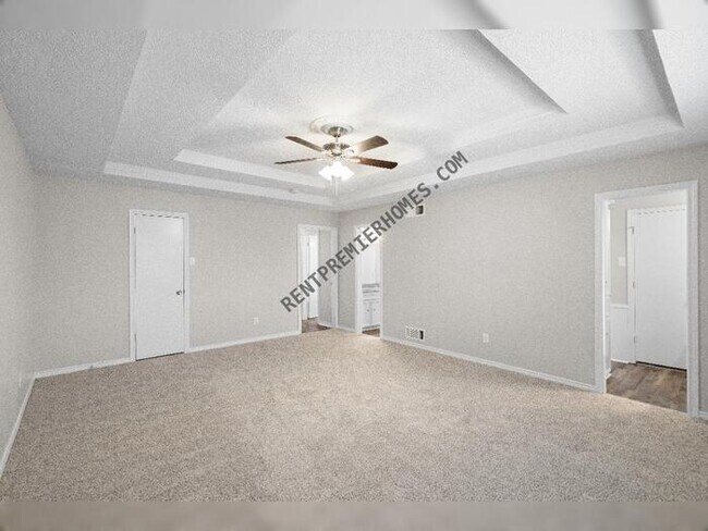 Building Photo - 1410 Pine Hill Dr