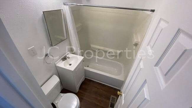 Bathroom - 4406 Waymire Ave