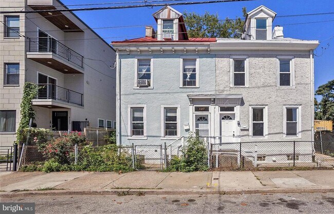 Building Photo - 129 E Phil Ellena St