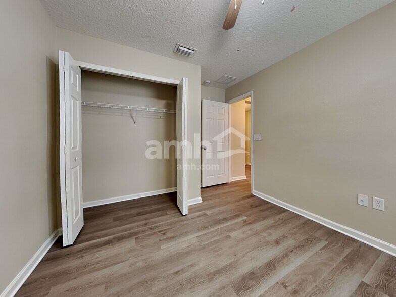 Building Photo - 563 Worcester Ct