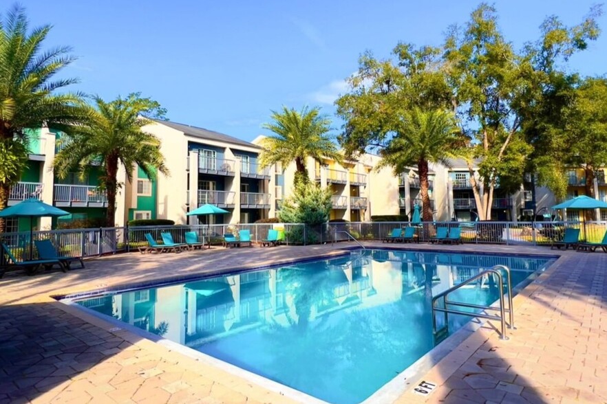 3 Pools - your perfect oasis! - Oakbrook Walk