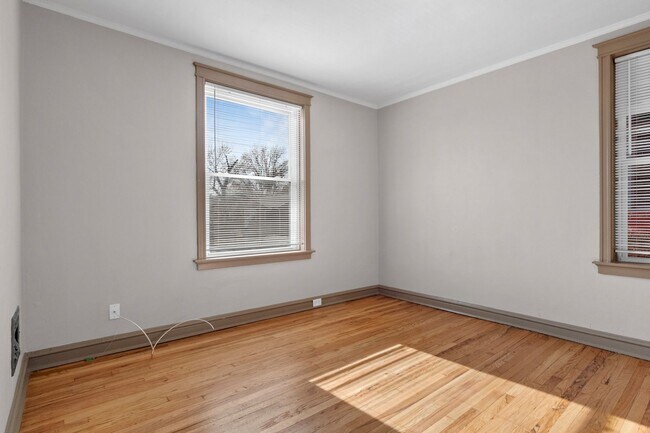 Building Photo - 4918 Tholozan Ave