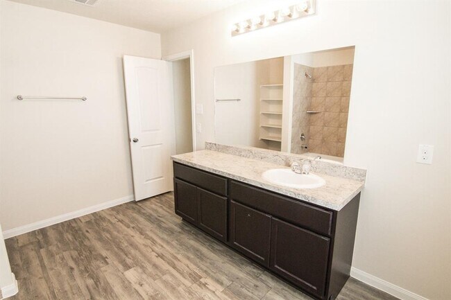 Building Photo - 957 Park Ridge Ct