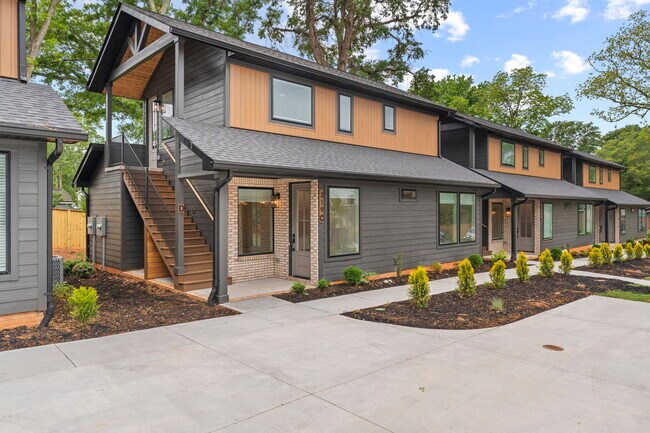 Building Photo - Medford Mews, Carriage House 317