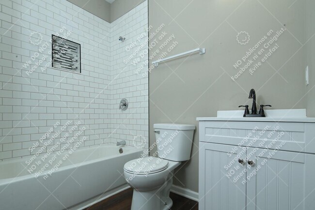 Building Photo - 330 N Randolph St A