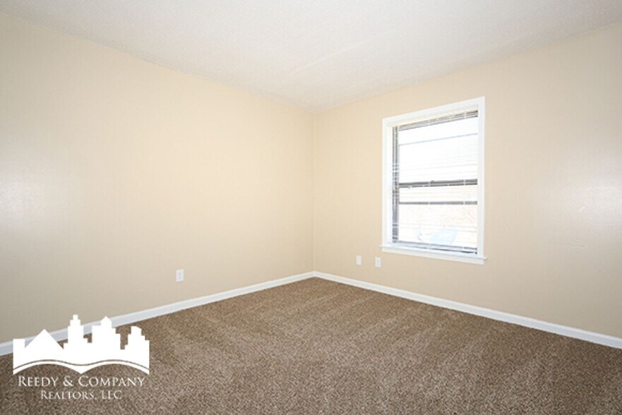 Building Photo - 6760 Racquet Club Dr