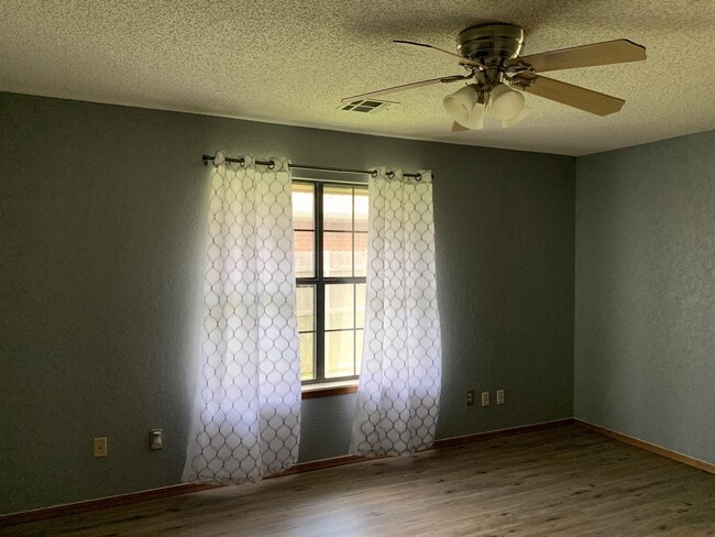 Building Photo - 649 Fire Light Dr