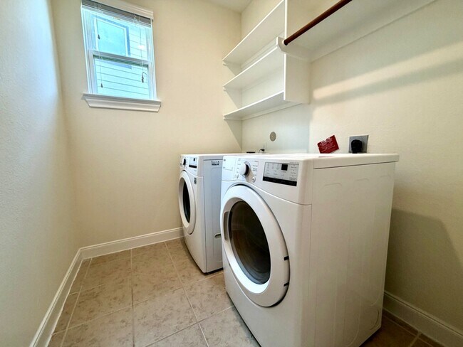 Building Photo - 26806 Skylark Blf Trl