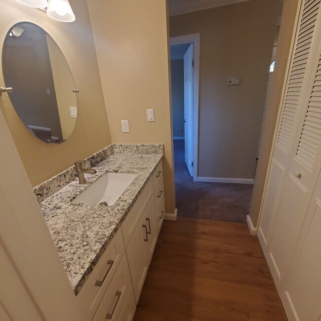 Building Photo - Sparkling Upgrades & Convenient Pleasant H...