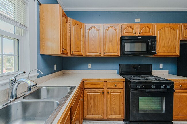 Building Photo - 3 Bed-2 Bath Bungalow in Burlington available  JULY