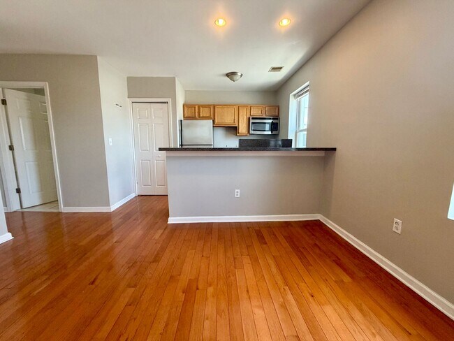 Building Photo - Stunning 1-Bed/1-Bath Apartment with Private Roof Deck and Parking Spot! Available NOW!