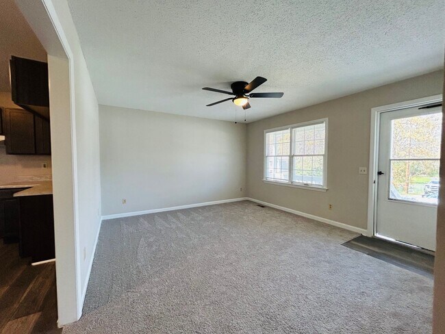 Building Photo - 404 A Poplar St