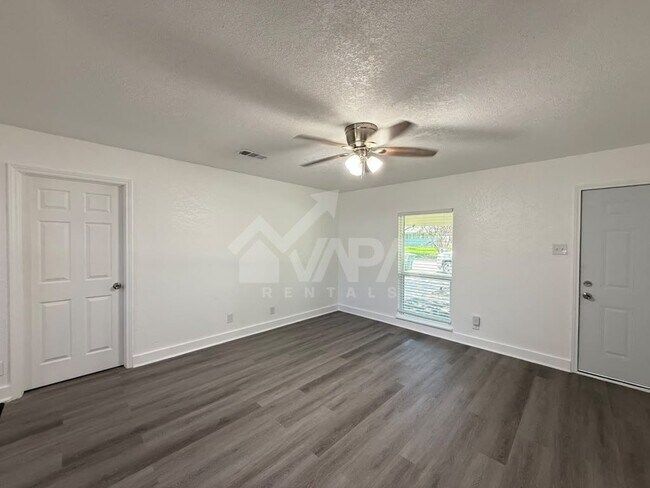 Building Photo - 106 Covina Ave