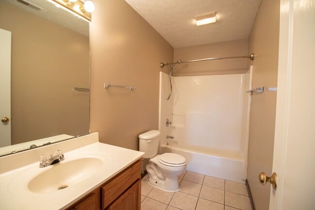 Building Photo - 2225 Bridgewater Cir