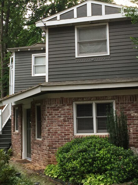 Building Photo - 561 Page Ave NE