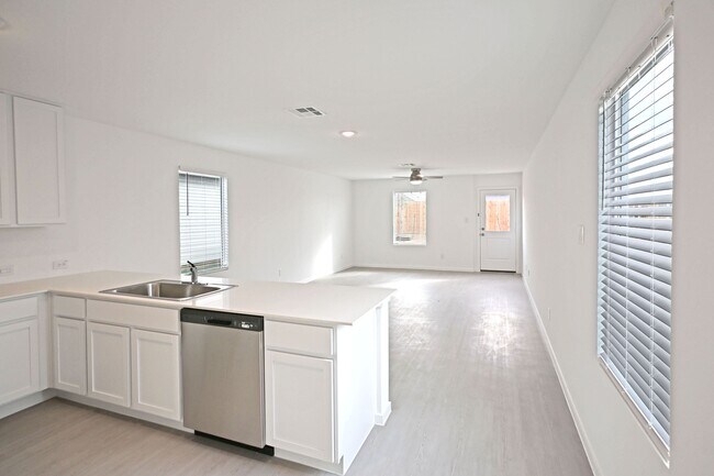 Building Photo - 7530 India Star