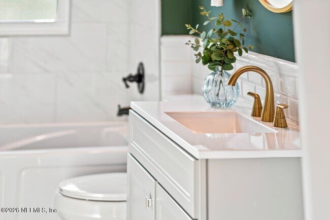 Building Photo - 2843 Oak St