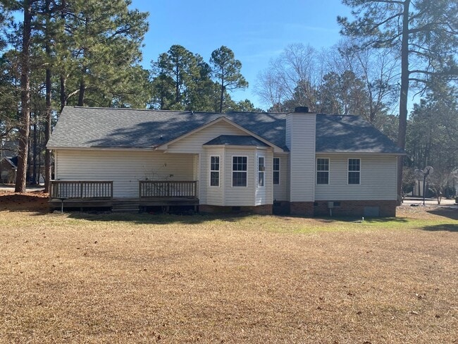 Building Photo - Carolina Lakes!!