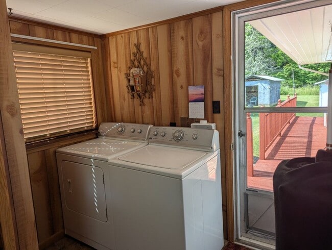 Building Photo - $1,700 - 3 Bedroom 1 Bathroom Home in Lovely Setting in Savannah Community