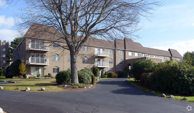 Building Photo - Chateau Regale Apartments