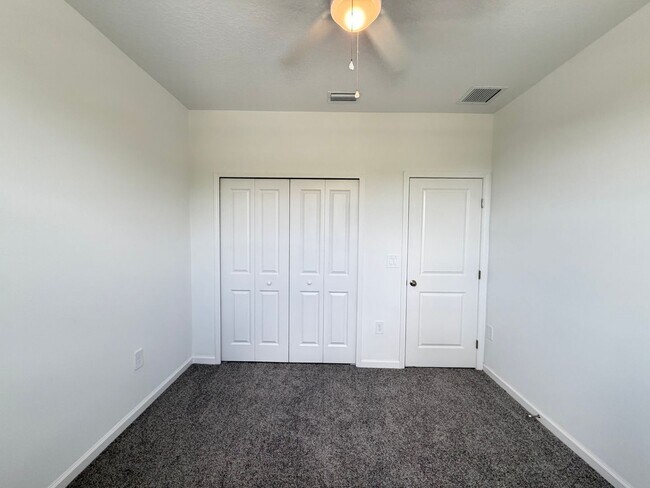Building Photo - 5341 Vista Lago Dr