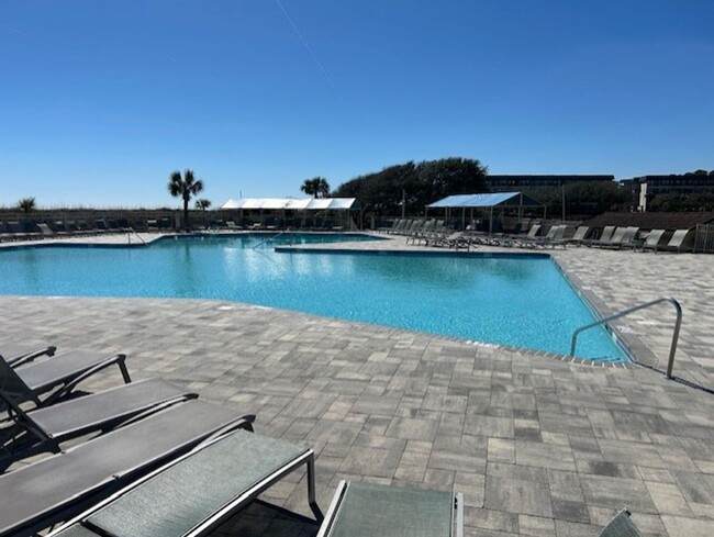 Building Photo - Hilton Head Beach and Tennis