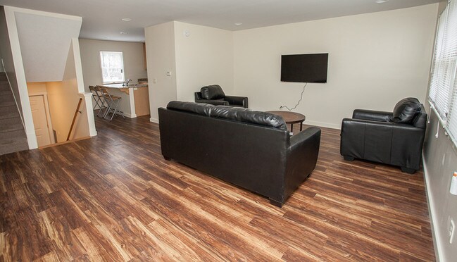 Large living room with TV - 1218 Mountain View Dr