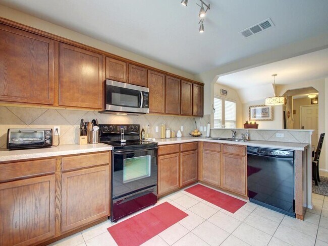 Building Photo - 3420 Bach Dr