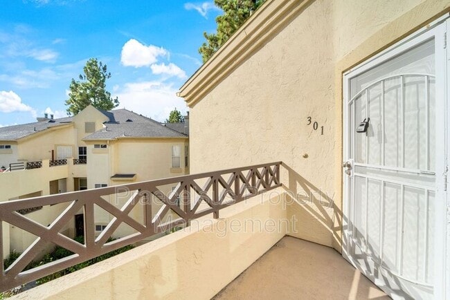 Building Photo - 2035 Lakeridge Cir