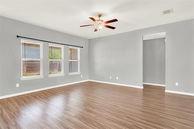 Building Photo - 806 Spruce Ln