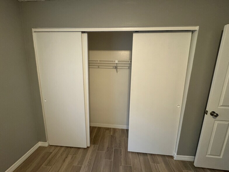 Building Photo - 10469 Eastside Ave