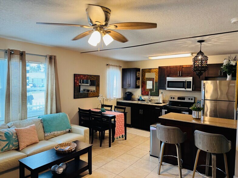 Building Photo - 520 69th Ave