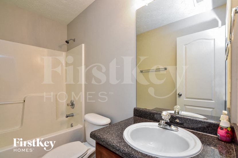 Building Photo - 205 Trelawney Ln