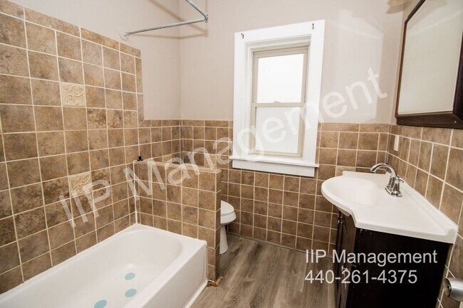 Building Photo - 18506 Chagrin Blvd