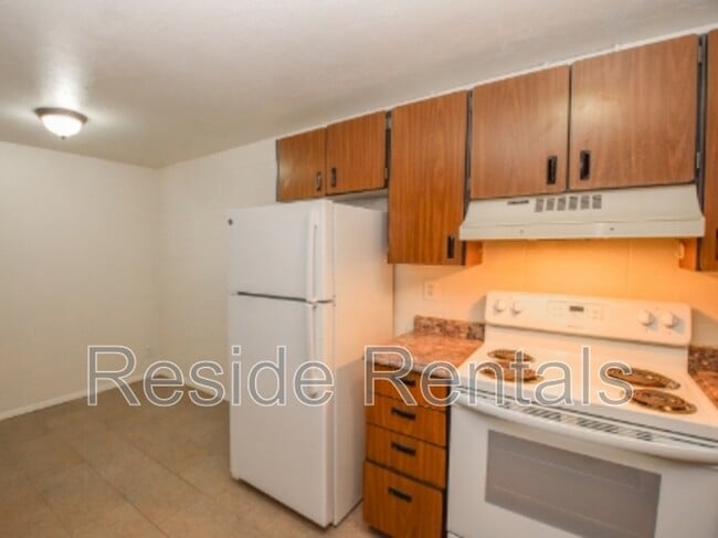 Building Photo - 654 1/2 East 800 North - 4