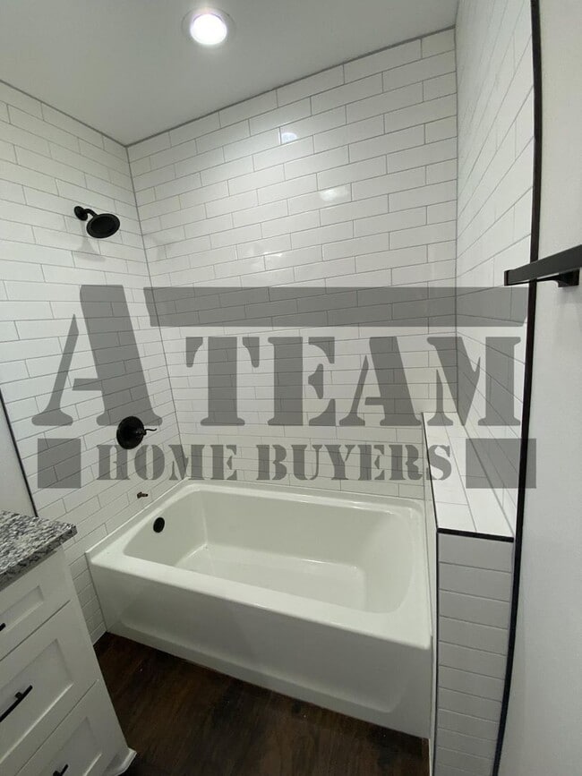 Building Photo - 4 Bedroom 2 Bathroom home for rent!