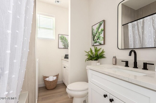 Building Photo - 1721 W Sherman St